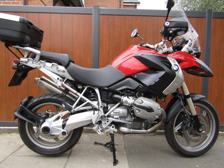 BMW R 1200GS* MILES 10.850*LUGGAGE * FULL SERVICE HISTORY* FANTASTIC CONDITION .