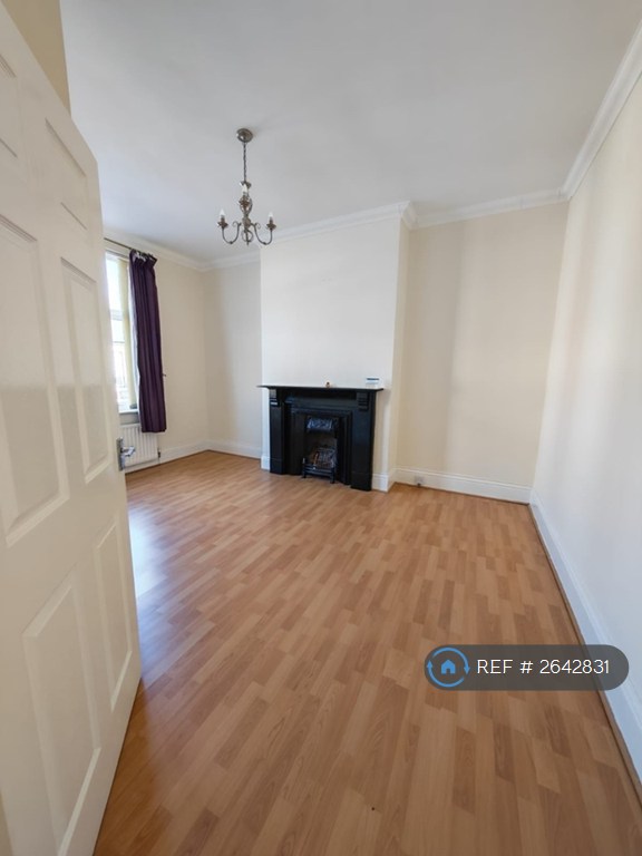 2 bedroom flat in Canterbury Street, South Shields, NE33 (2 bed) (#2642831)