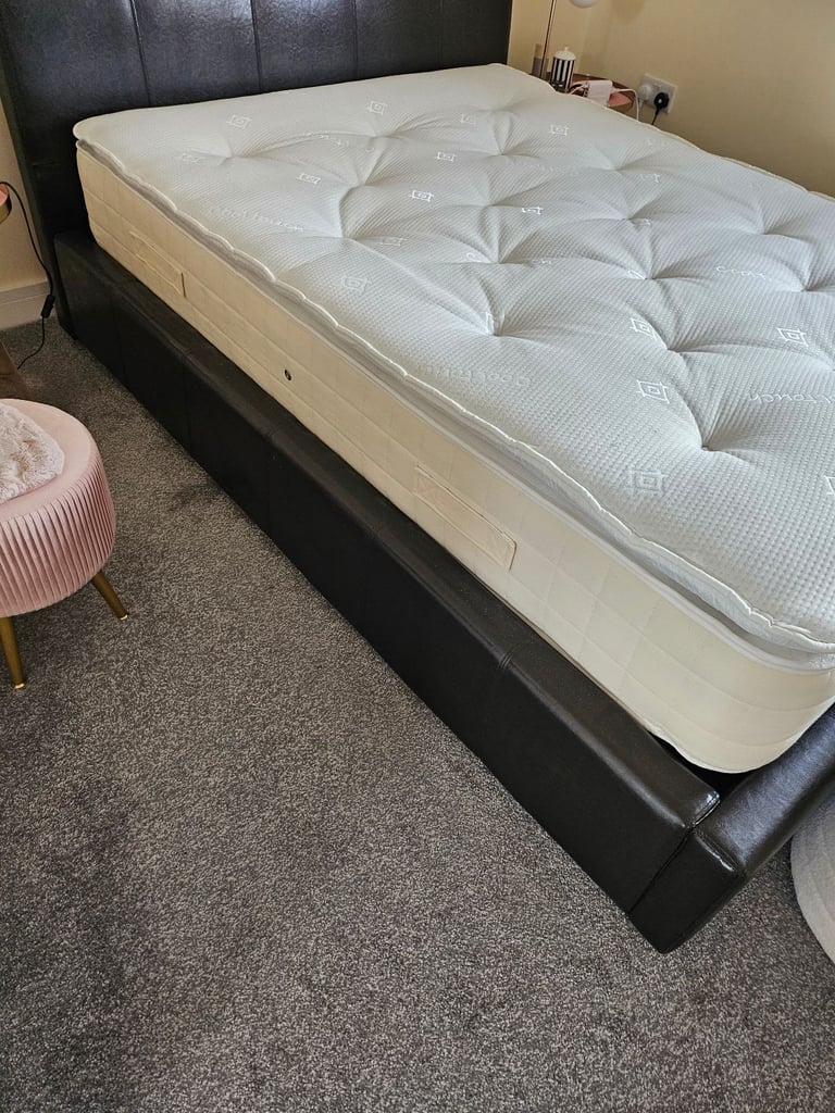 Georgia ottoman double bed