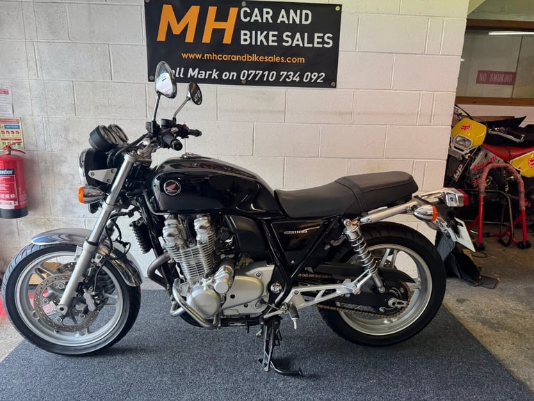 2013 Honda CB 1100 ADE  8300 MILES BLACK RETRO CLASSIC MOTORCYCLE Roadster Petrol Manual