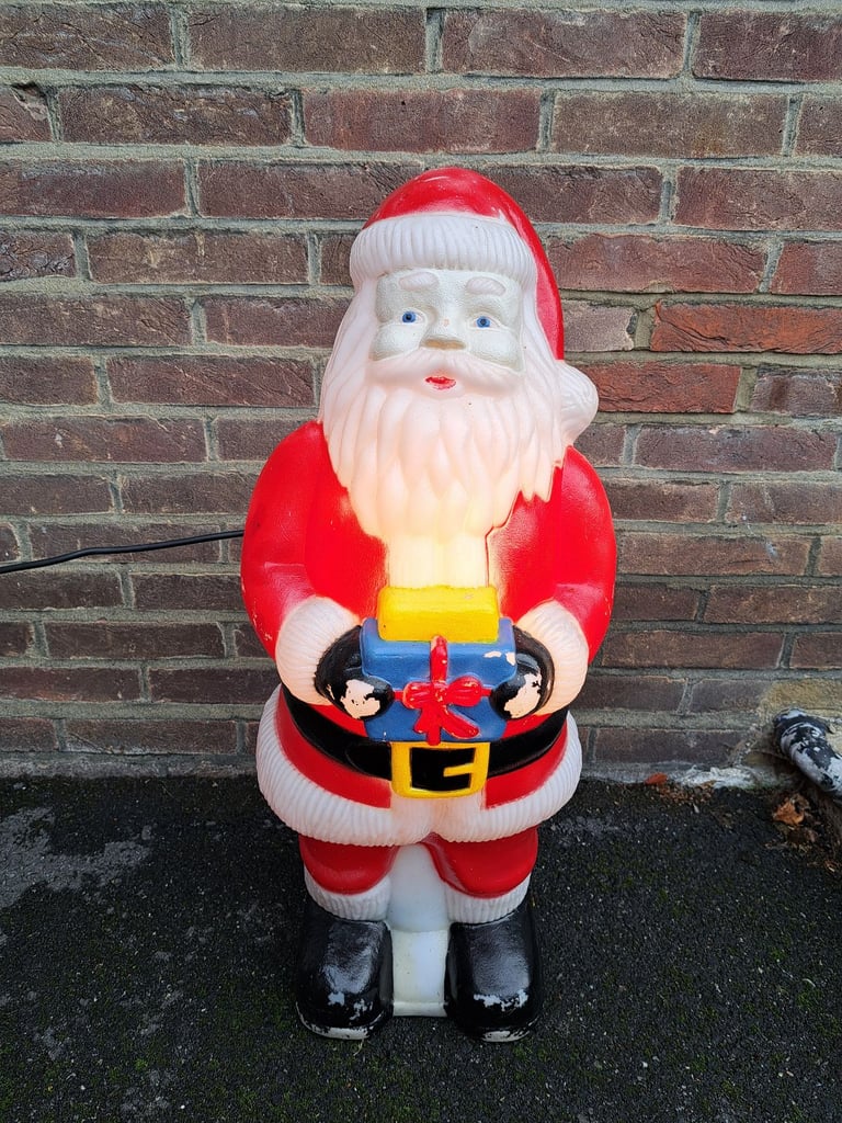 LIGHT UP SANTA GARDEN ORNAMENT