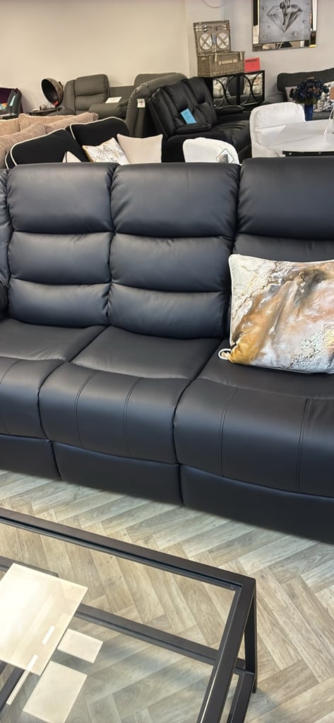 Sofa set 3&2 seater Brand new!