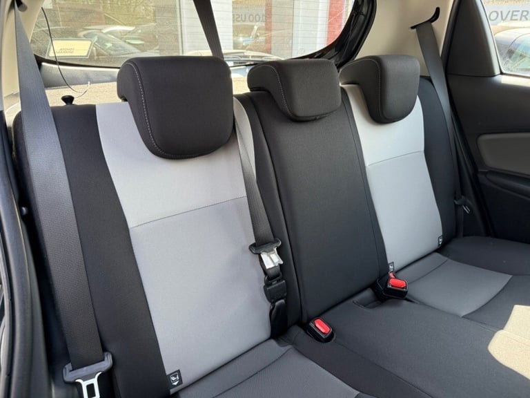 Toyota Yaris 1.5 Hybrid Icon Tech 5dr CVT -NAV - PARKING SENSORS - REAR CAMERA