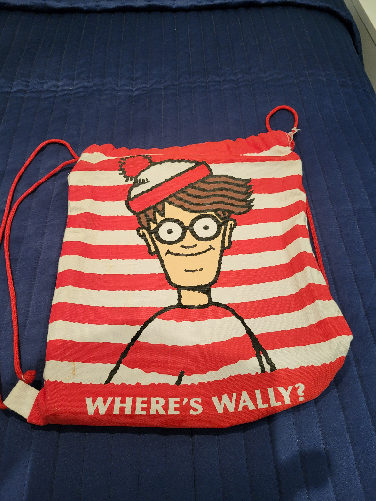 Where's Wally set of 7 books and comes with a fabric shoulder bag