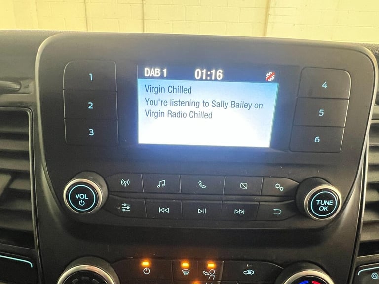 2023 Ford Transit 2.0 350 EcoBlue Leader FWD L4 Euro 6 (s/s) 2dr Luton Diesel Manual