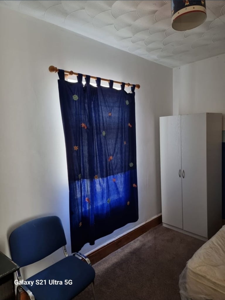 1 room available in 3 bedroom house 
