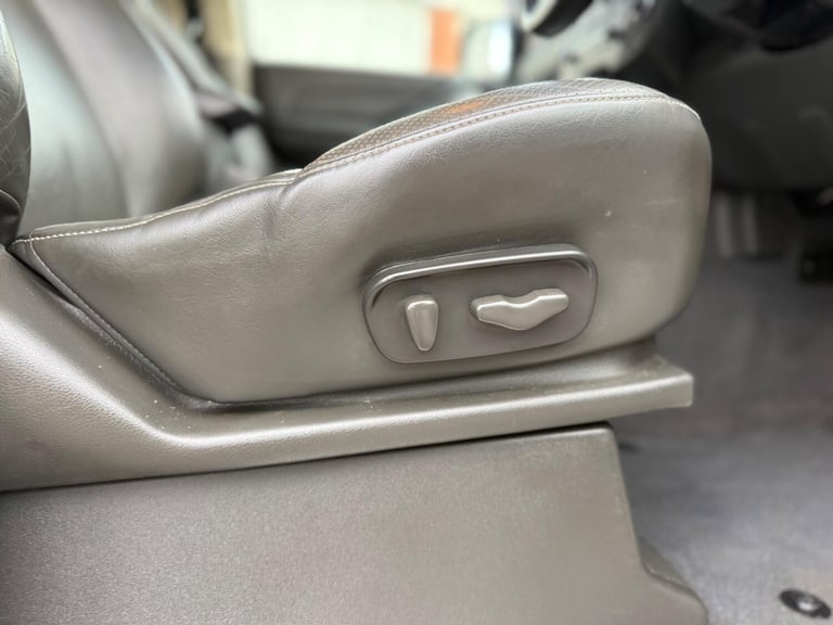 2015 Nissan Navara Double Cab Pick Up Tekna 2.5dCi 190 4WD Auto PICK UP DIESEL Automatic