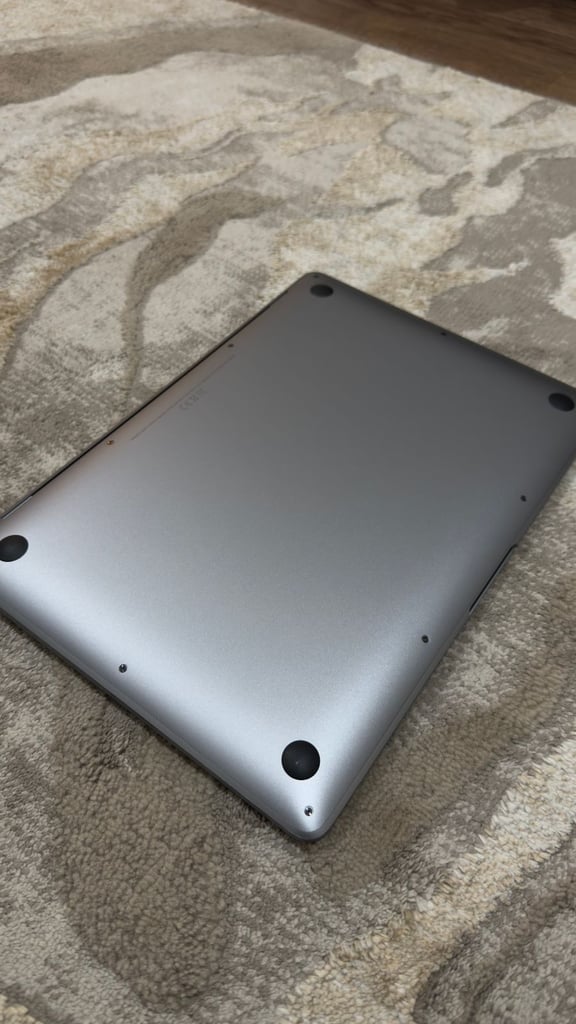 13" Macbook Air (M1) – Excellent Condition