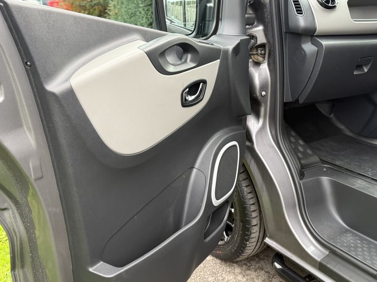 RENAULT TRAFIC 1.6 LL29 ENERGY dCi 140 Sport 2015