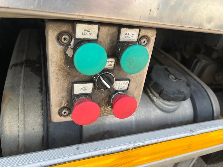 Mercedes-Benz ECONIC 1830 