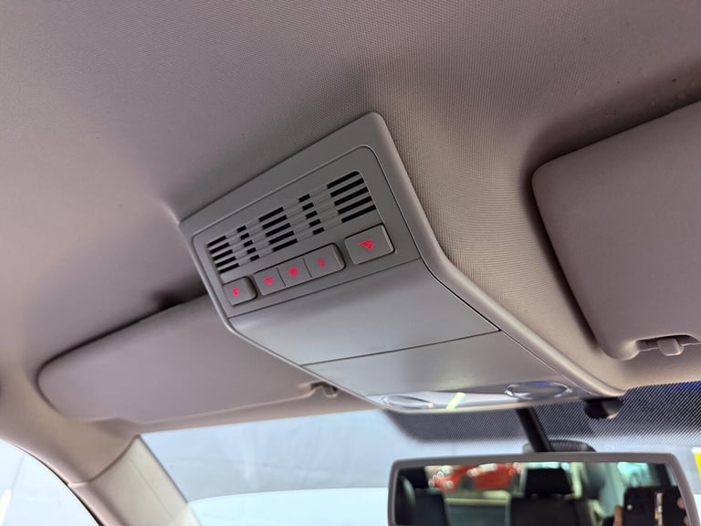 2011 Volkswagen Caravelle 2.0 TDI Executive DSG Euro 5 5dr MPV Diesel Automatic