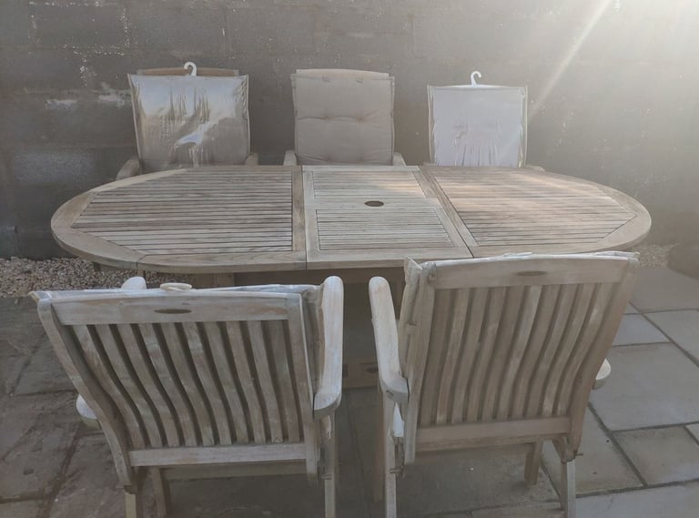 Extendable Winchester Collection Solid Teak  Garden Table & 5 Reclining Chairs & Cushions.