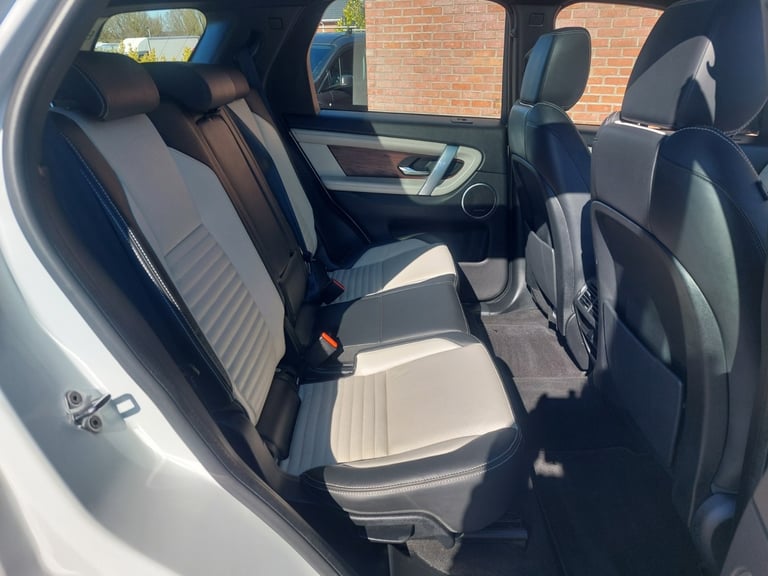 2020 70 Land Rover Discovery Sport P300e HSE R-Dynamic 1.5 Hybrid Auto PHEV