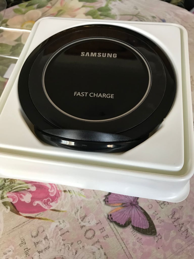 Fast Samsung Qi Wireless Charger Pad With Stand Black EP-NG930BWEGWW