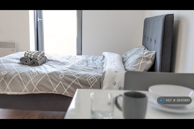 image for Studio flat in Michigan Point Tower A, Salford, M50 (#2645990)