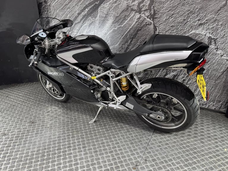 DUCATI 749 DARK 2006