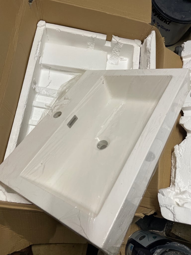 Wash hand basin, 600 mm, brand-new