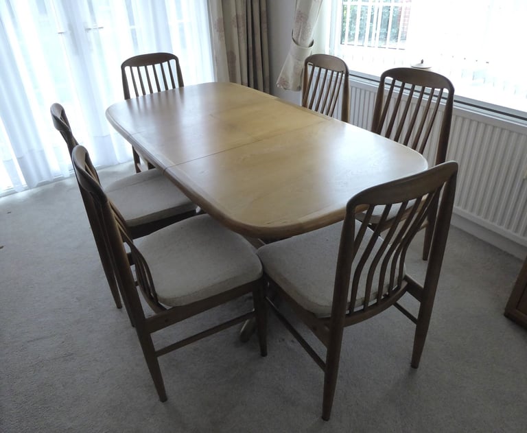 Benny Linden Dining Room Extendable Table / Six Matching Chairs