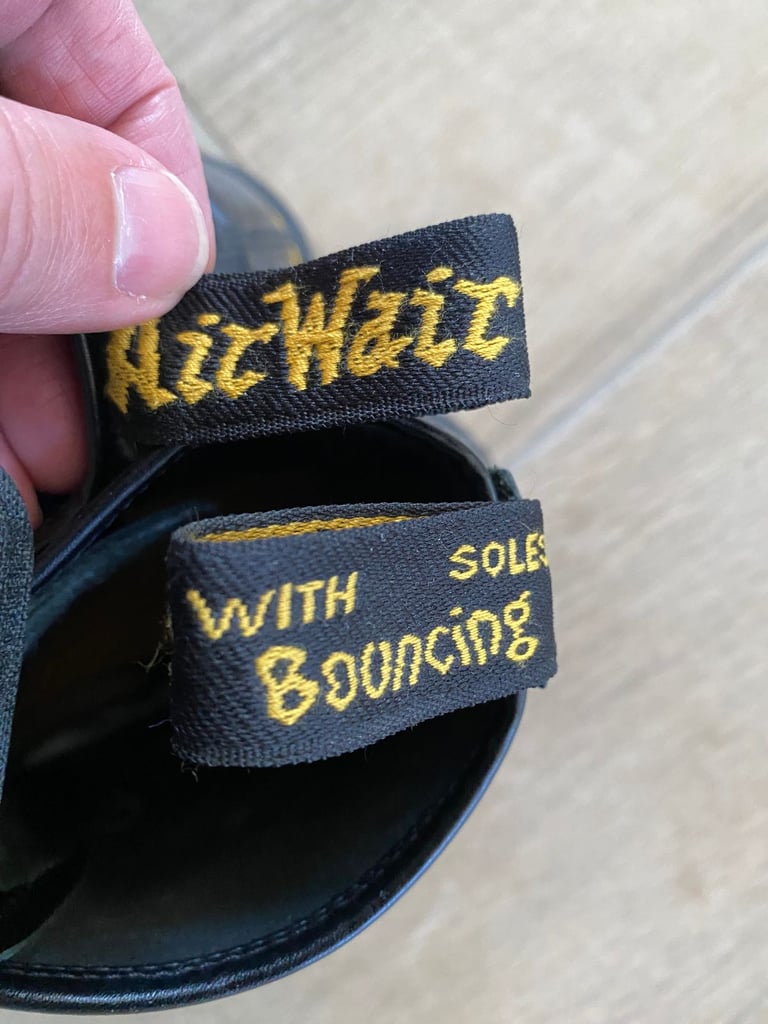Dr Martens UK Size 9 BLACK Boots like new 