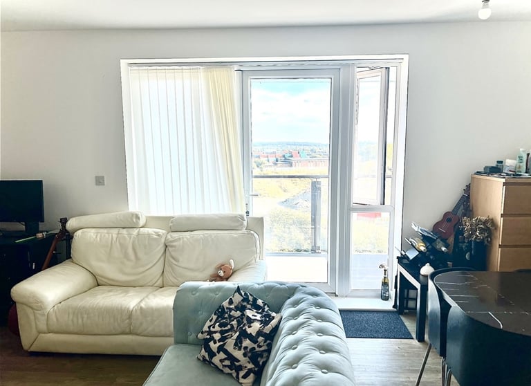 ROOM IN SHARED NEWBUILT FLAT- IG11