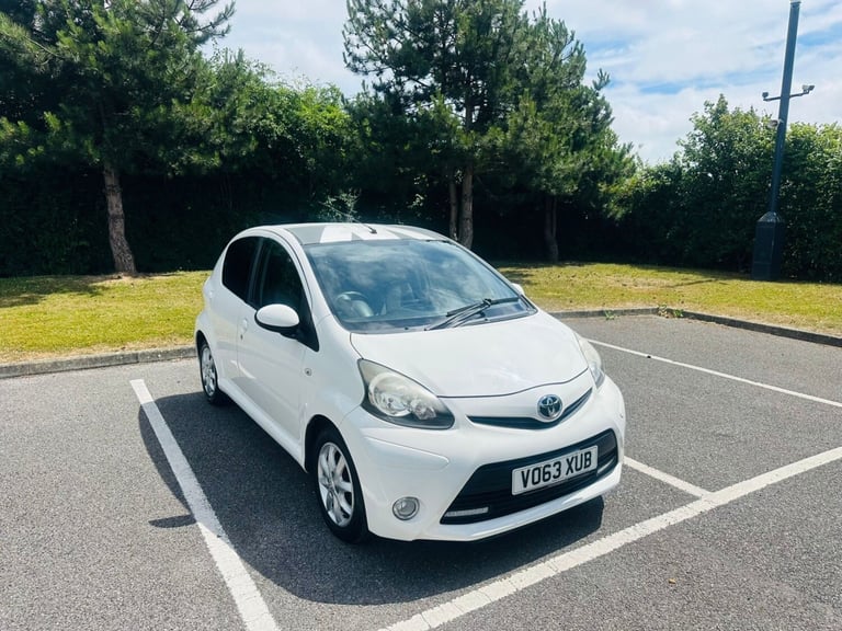 2013 TOYOTA AYGO 1.0 PETROL SERVICE HISTORY NEW MOT