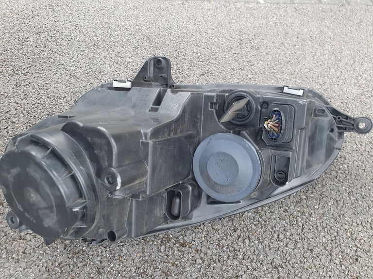 VW Golf MK5 Headlight