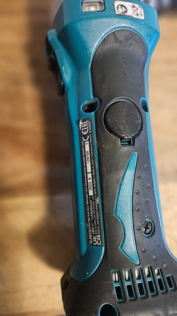 Makita nibbler