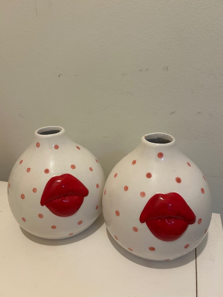 image for Set of 2 Ceramic Lip Design Vases – White with Red Lips & Polka Dots