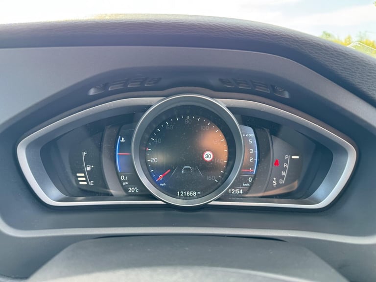 2016 Volvo V40 2.0 D4 R-Design Lux Nav Auto Euro 6 (s/s) 5dr HATCHBACK Diesel Automatic