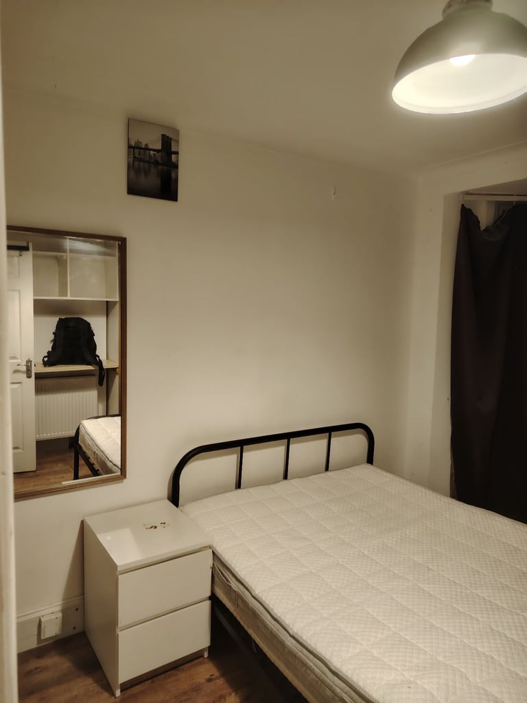 Ensuite double room in Colindale tube station
