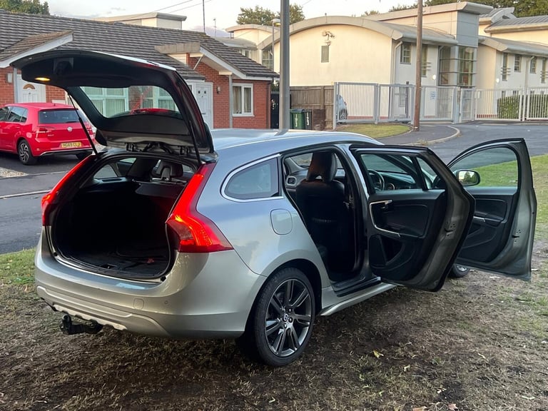 2010 Volvo V60 D3 [163] SE Lux 5dr Geartronic ESTATE Diesel Automatic