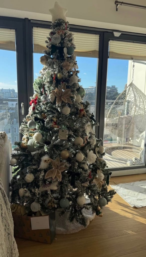 7ft Snowy Christmas Tree, including x2 matching garland & 3000 lights