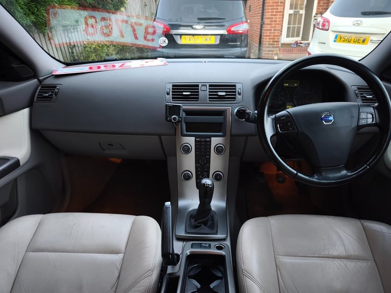 2011 Volvo V50 DRIVe [115] SE Lux 5dr ESTATE Diesel Manual - Image 10