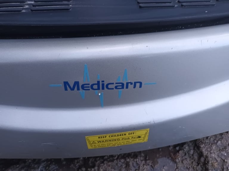 Medicarn Salon Pro Deluxe Home Unisex Adult Vibration Plate