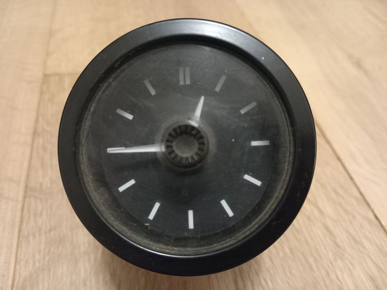 Land Rover Defender 12v Analogue Dash Clock