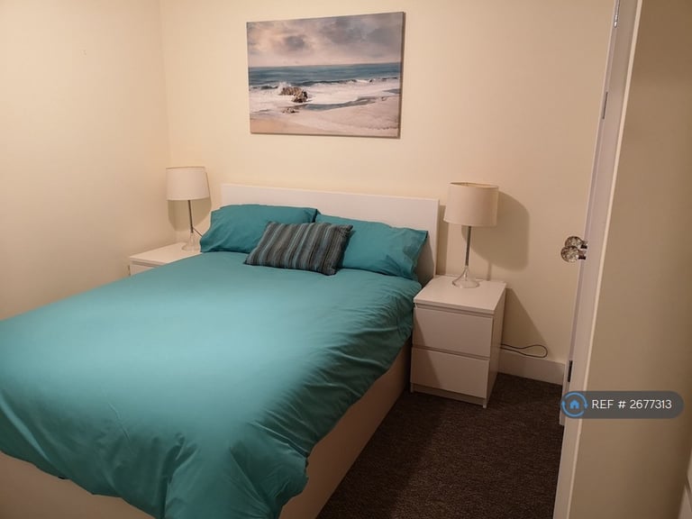 1 bedroom flat in Falcon Drive, Cardiff, CF10 (1 bed) (#2677313)