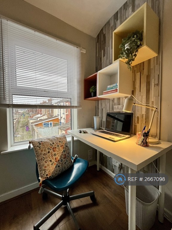 7 bedroom house in Garmoyle Road, Liverpool, L15 (7 bed) (#2667098)