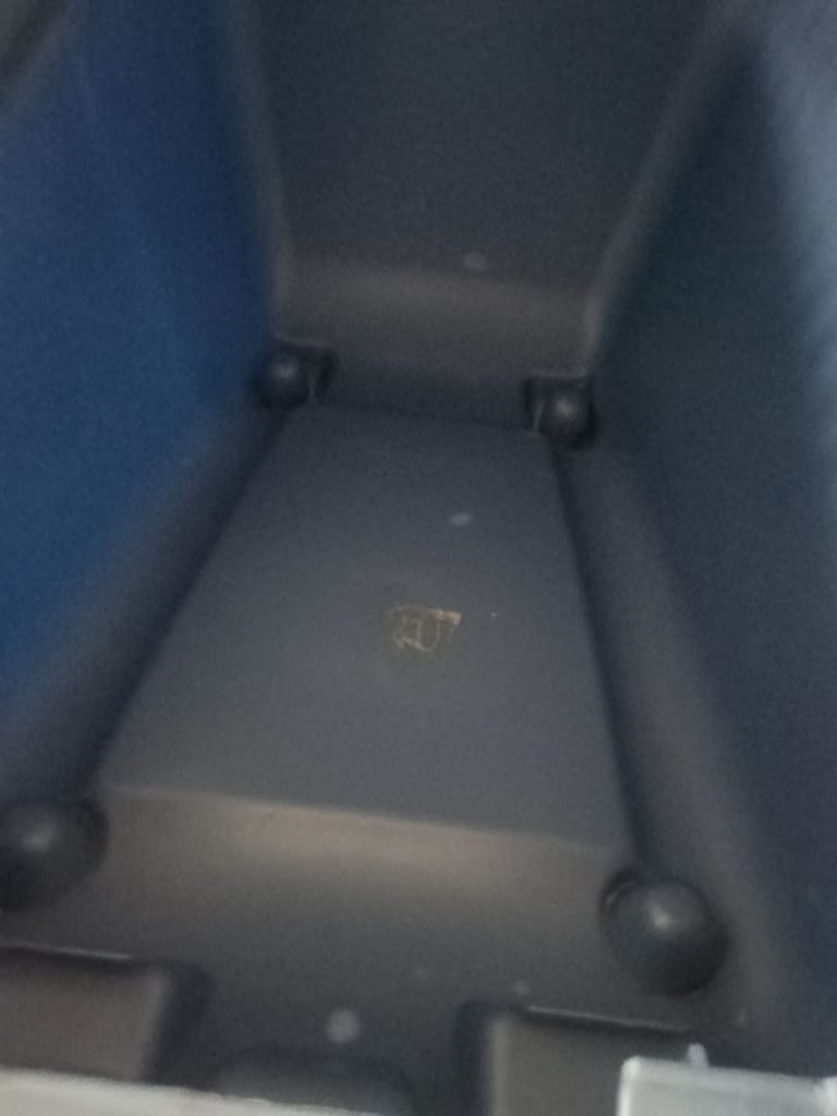 Cat travel carrier with storage 