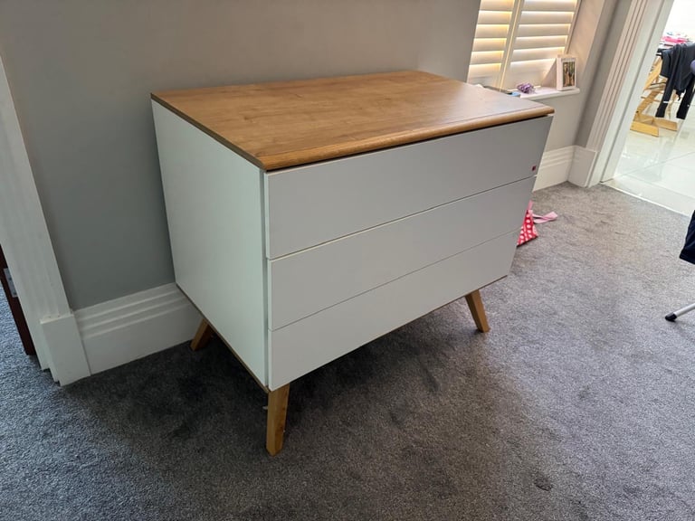 FREE DELIVERY WHITE & OAK CHEST OF 3 DRAWERS GREAT CONDITION