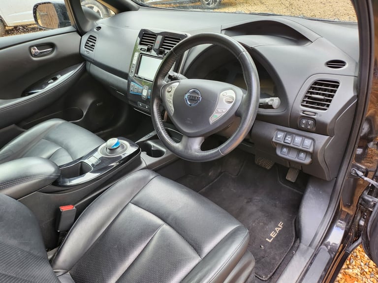 2017 Nissan Leaf Tekna 30kWh Auto with Full Service History and a New MOT HATCHBACK Electric Auto...