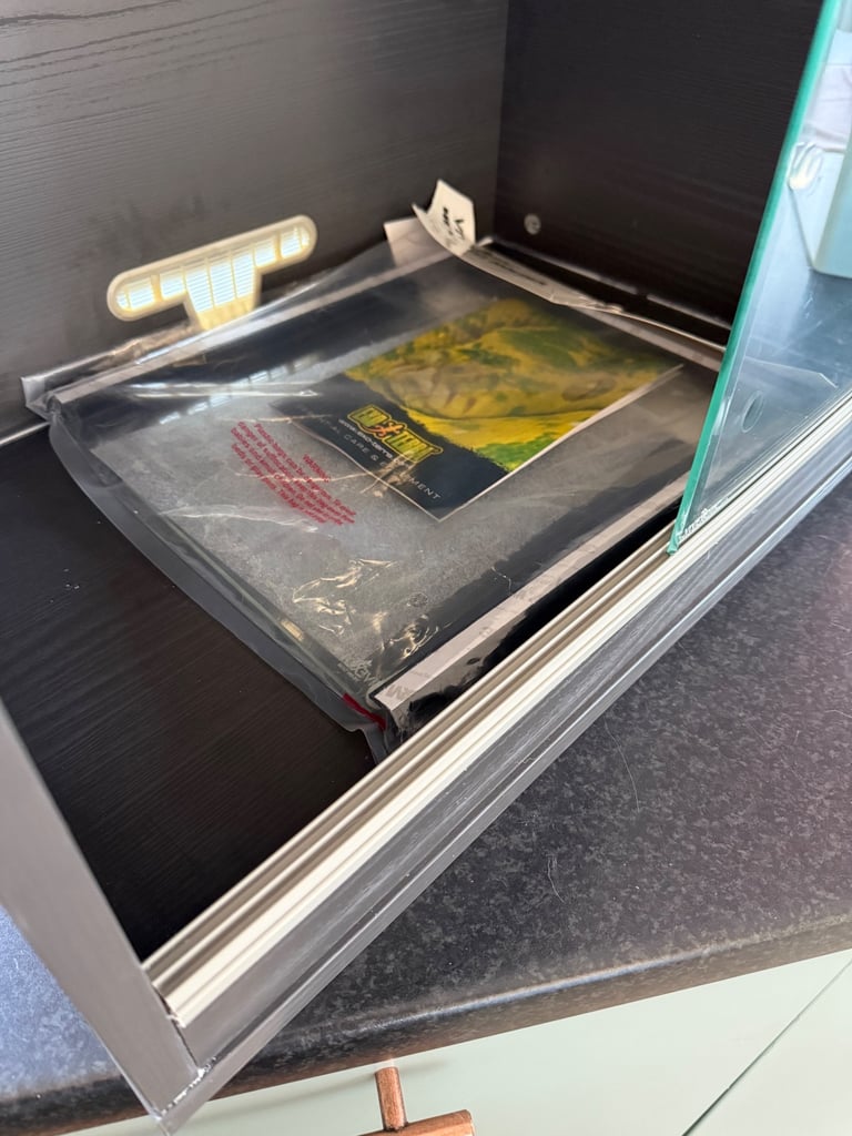 Brand new vivarium with brand new glass heat mat protector 