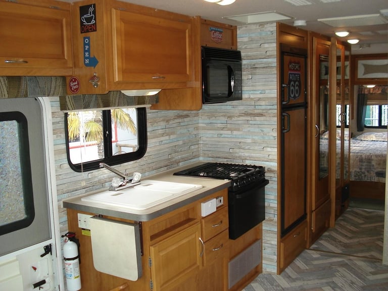 Fleetwood Fiesta 32S american motorhome rv PETROL AUTOMATIC 2007/53