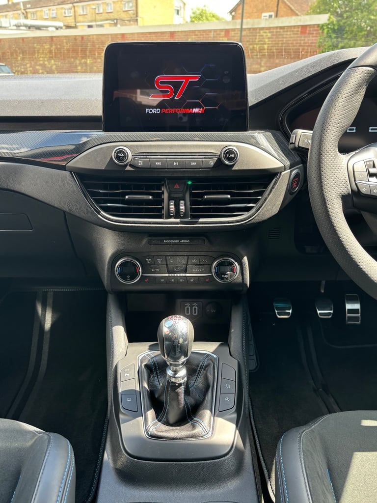 2021 Ford Focus 2.3T EcoBoost ST EDITION. 1 OWNER  ONLY 7 000 MILES  FULL FORD