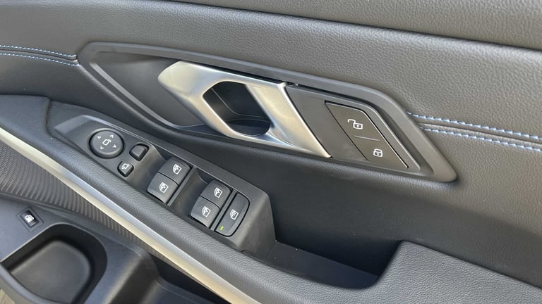 2025 BMW 3 Series 330e 22.3 kWh M Sport 4dr Step Auto Saloon Plug-In Hy Automatic