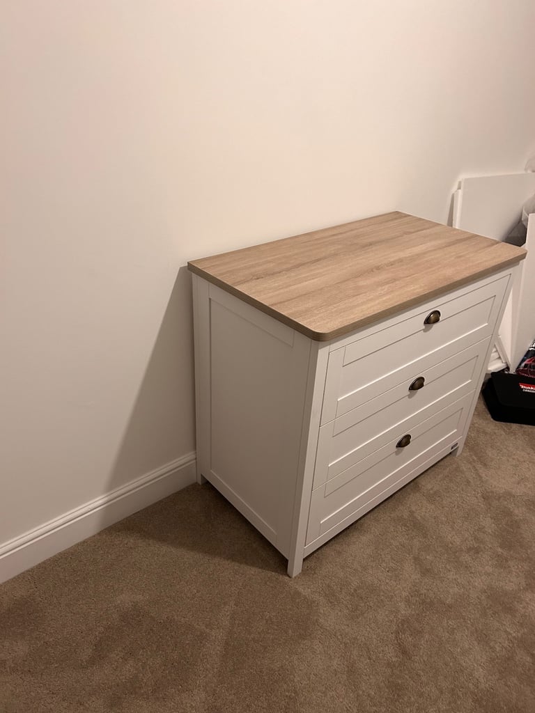 Tutti Bambini Verona Nursery Furniture - Wardrobe and Chest of Drawers