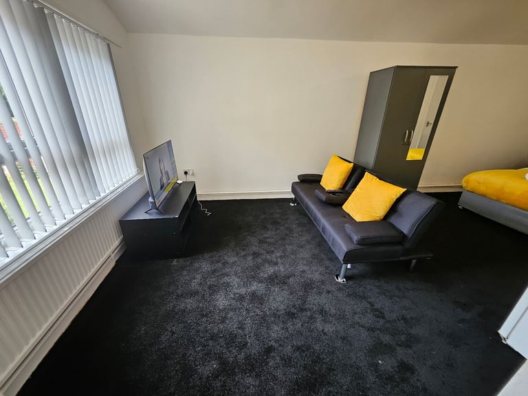 Studio Flat | Kitchen, Parking, Washer