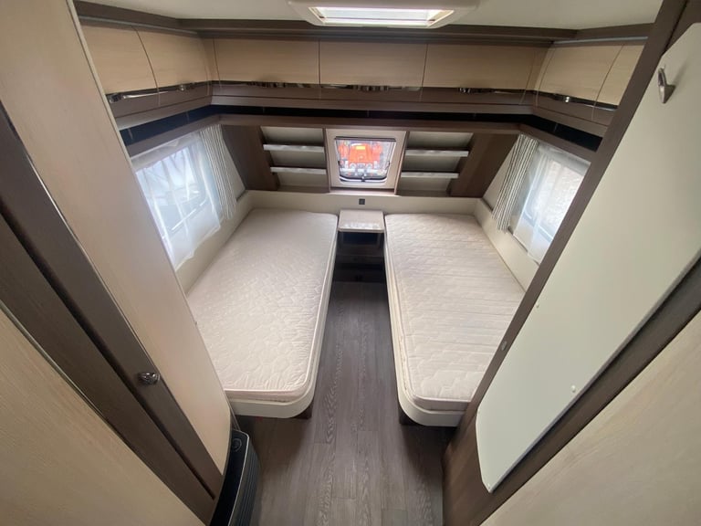 HOBBY PRESTIGE 560 WLU - 2016 - FIXED SINGLE BEDS - 4 BERTH - MOVER & BIKE RAKE
