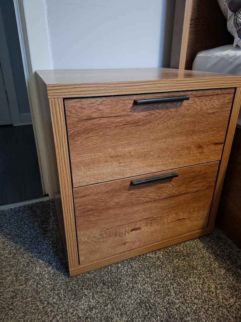 2 Bedside Tables 