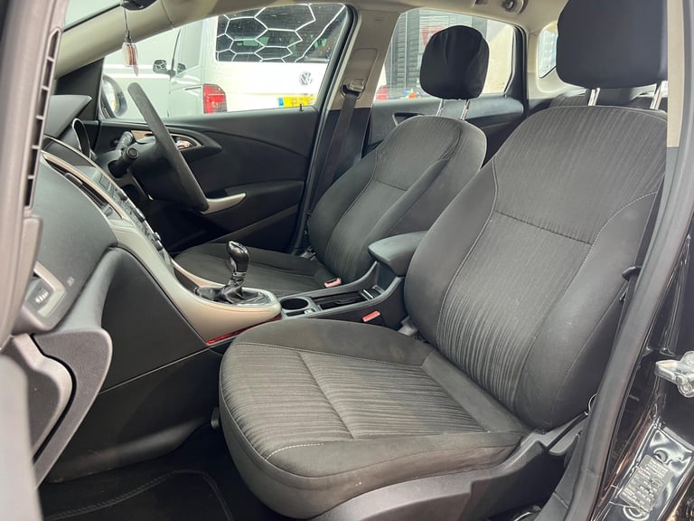 2011 Vauxhall Astra 1.6 16v Exclusiv Euro 5 5dr HATCHBACK Petrol Manual - Image 23