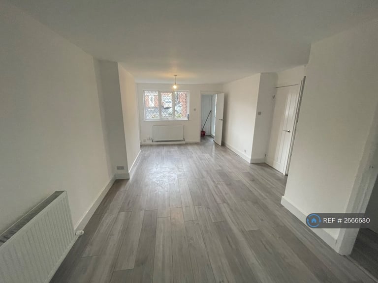 3 bedroom house in Tyndale Walk, Batley, WF17 (3 bed) (#2666680)